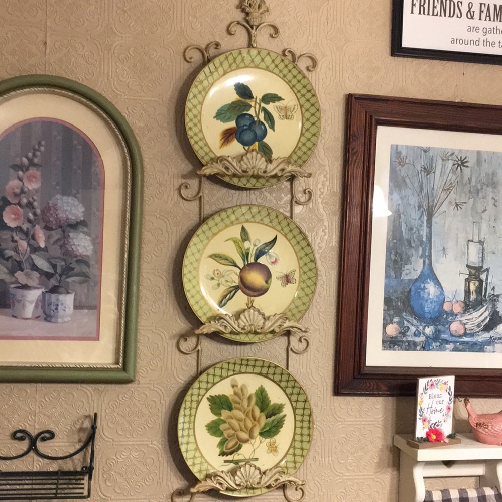 Raymond Waites set of 3 Plates